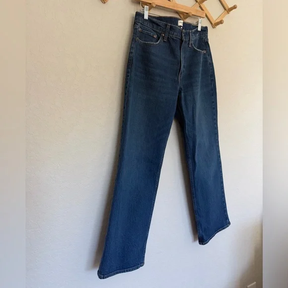 Abercrombie & Fitch Low Rise Baggy Jean Size 28 Short
NWOT - Picture 2 of 4